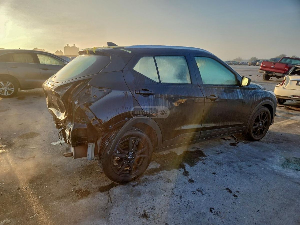 Nissan SV 4dr Front-Wheel Drive CVT — миниатюра 3