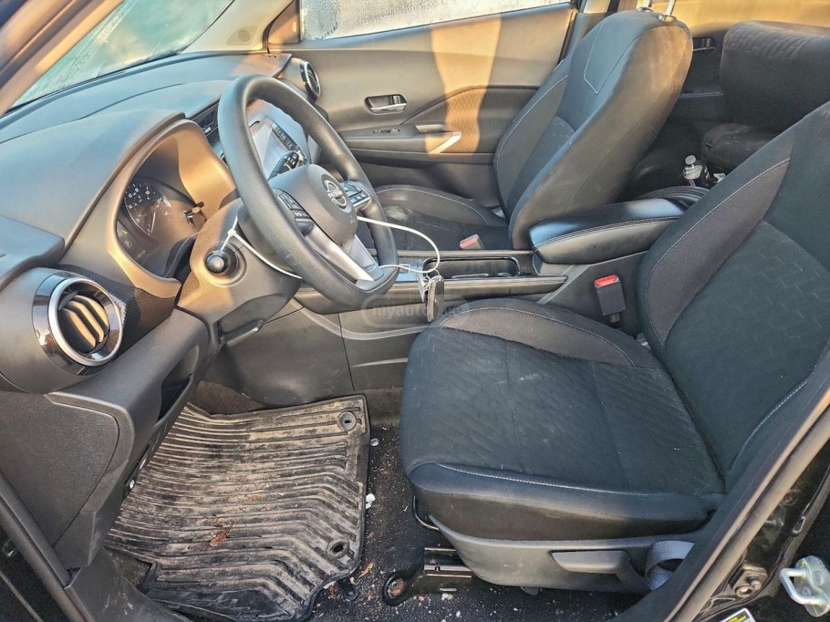 Nissan SV 4dr Front-Wheel Drive CVT — миниатюра 7