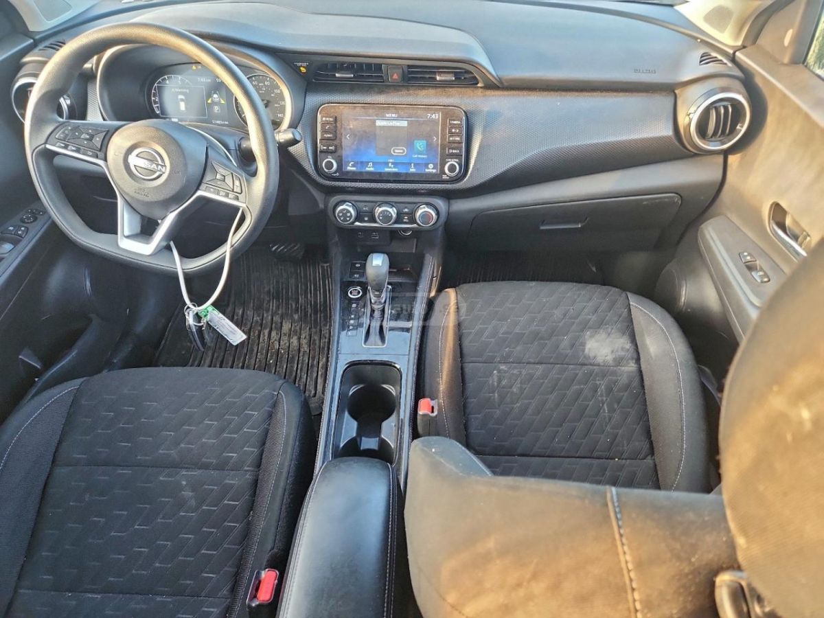 Nissan SV 4dr Front-Wheel Drive CVT — миниатюра 8