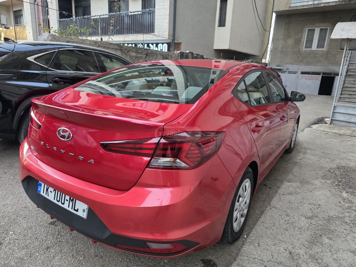 Hyundai Elantra - фото 4