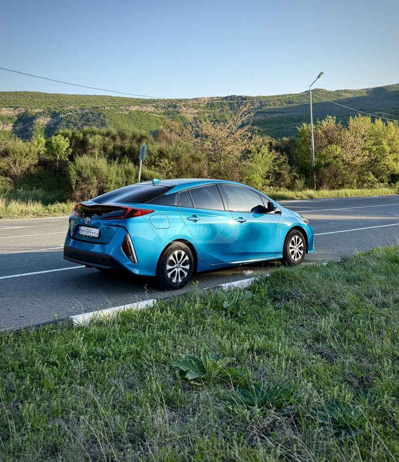 Toyota Prius Prime - фото 1