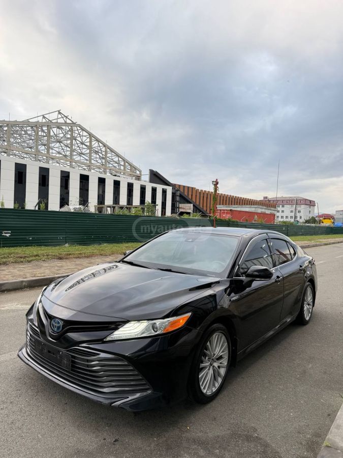 Toyota Camry - фото 1