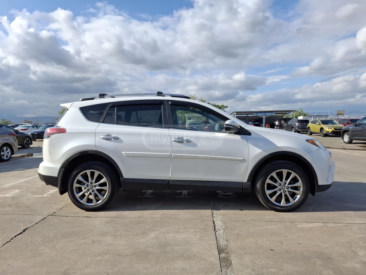 Toyota RAV 4 - фото 3