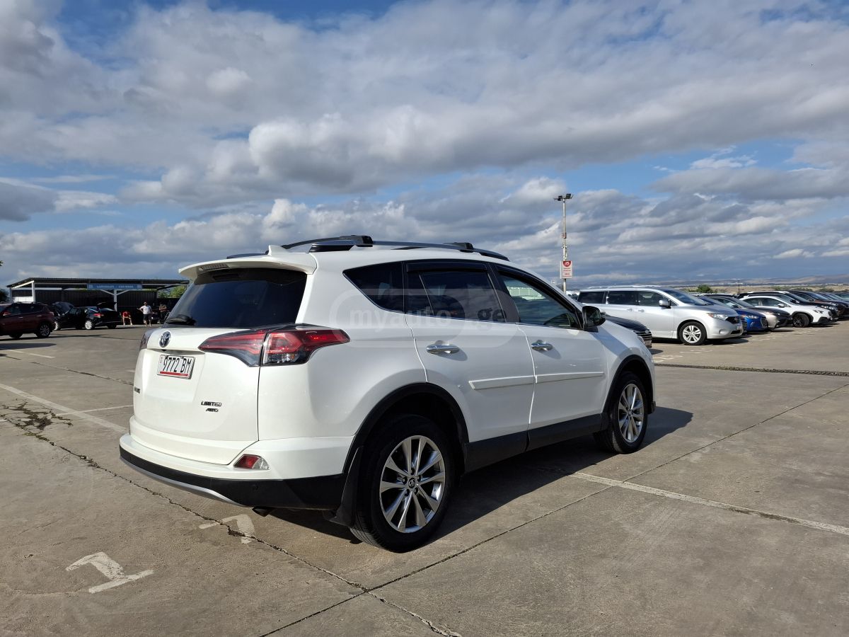 Toyota RAV 4 - фото 4