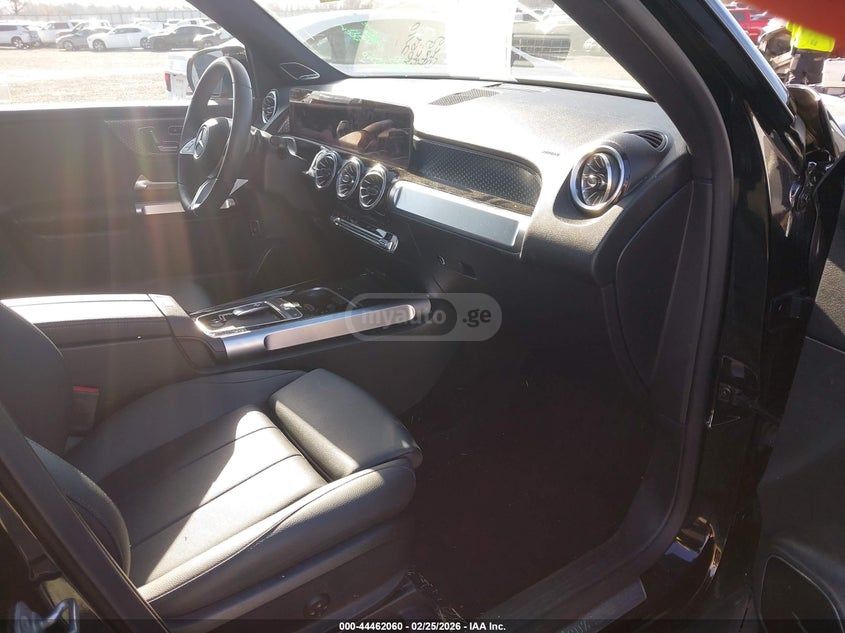 Mercedes-Benz GLB 250 2024 — миниатюра 4
