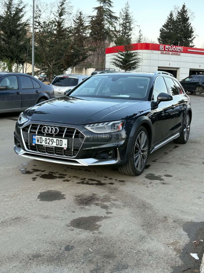 Audi A4 - фото 1