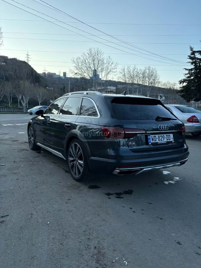 Audi A4 - фото 2