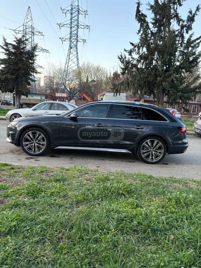 Audi A4 - фото 4