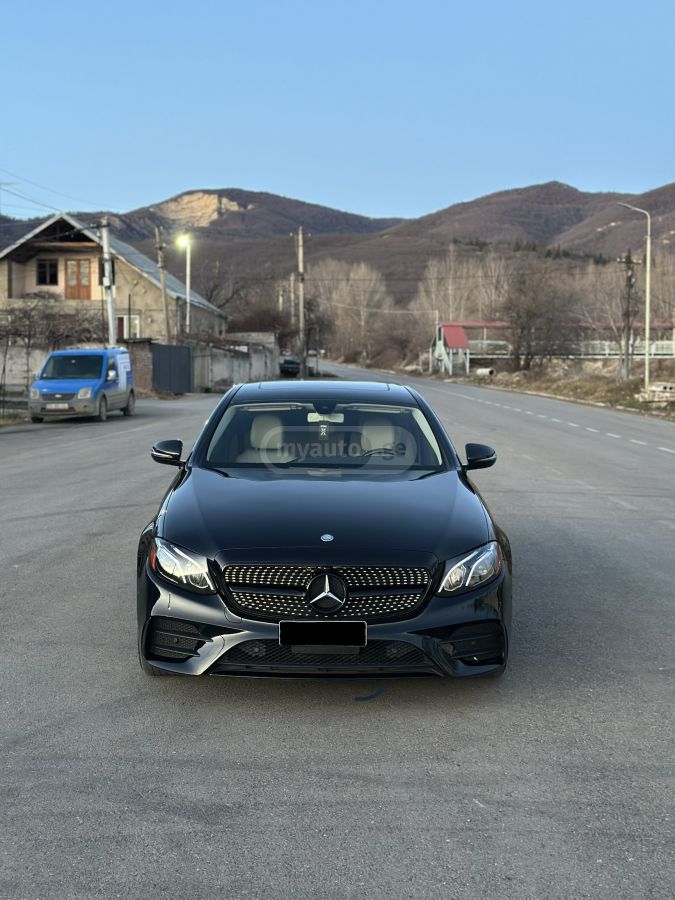 Mercedes-Benz E 300 - фото 1