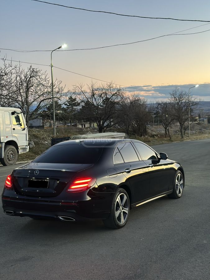 Mercedes-Benz E 300 - фото 5