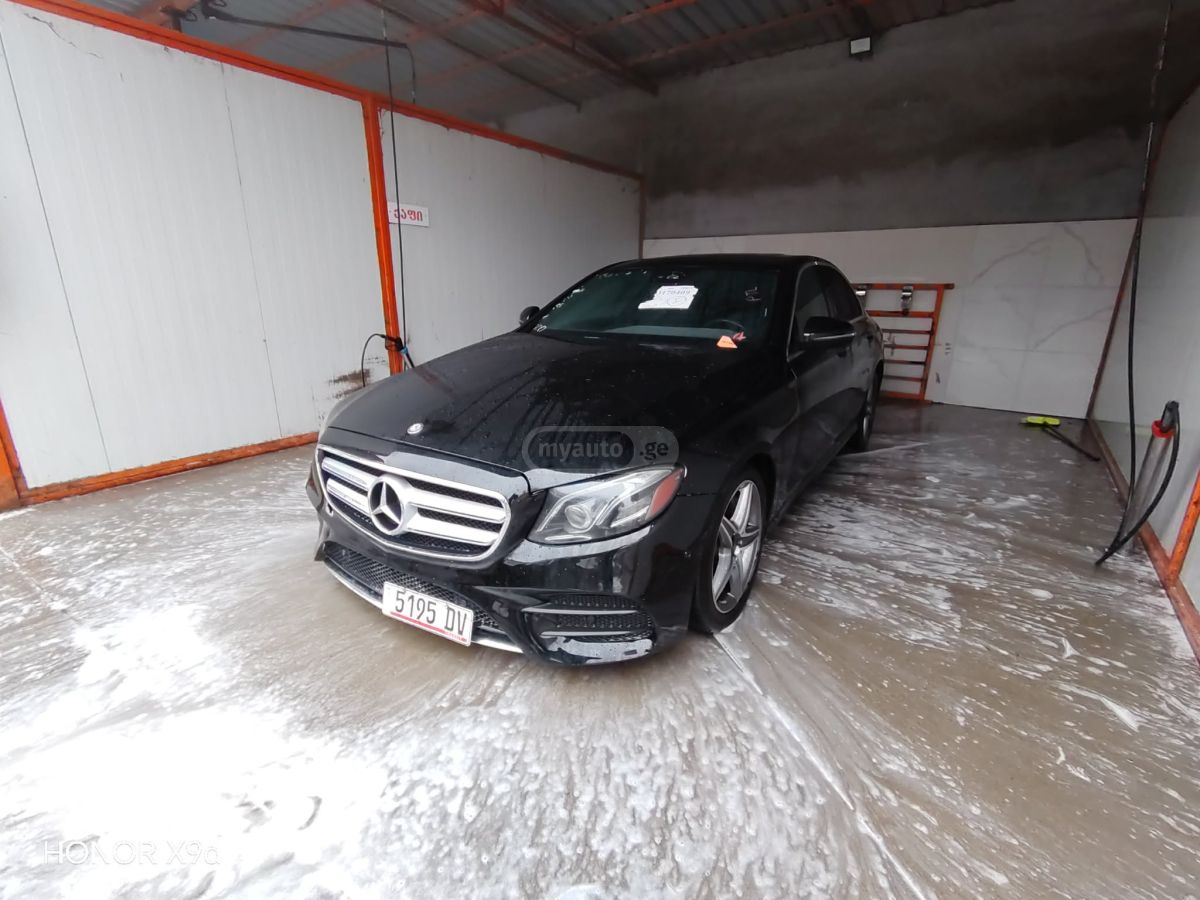 Mercedes-Benz E 300 - фото 1