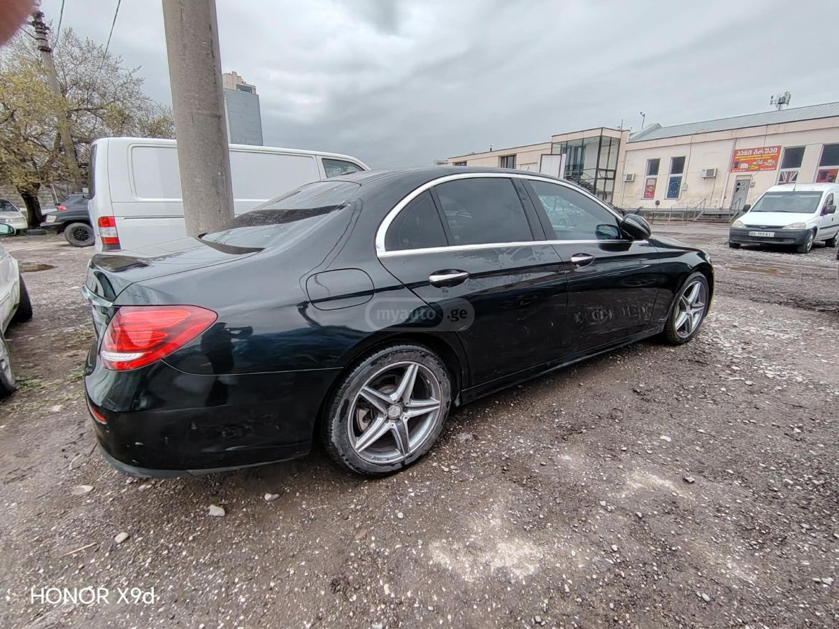 Mercedes-Benz E 300 - фото 2