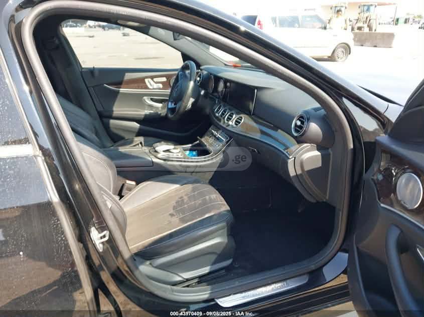 Mercedes-Benz E 300 - фото 3