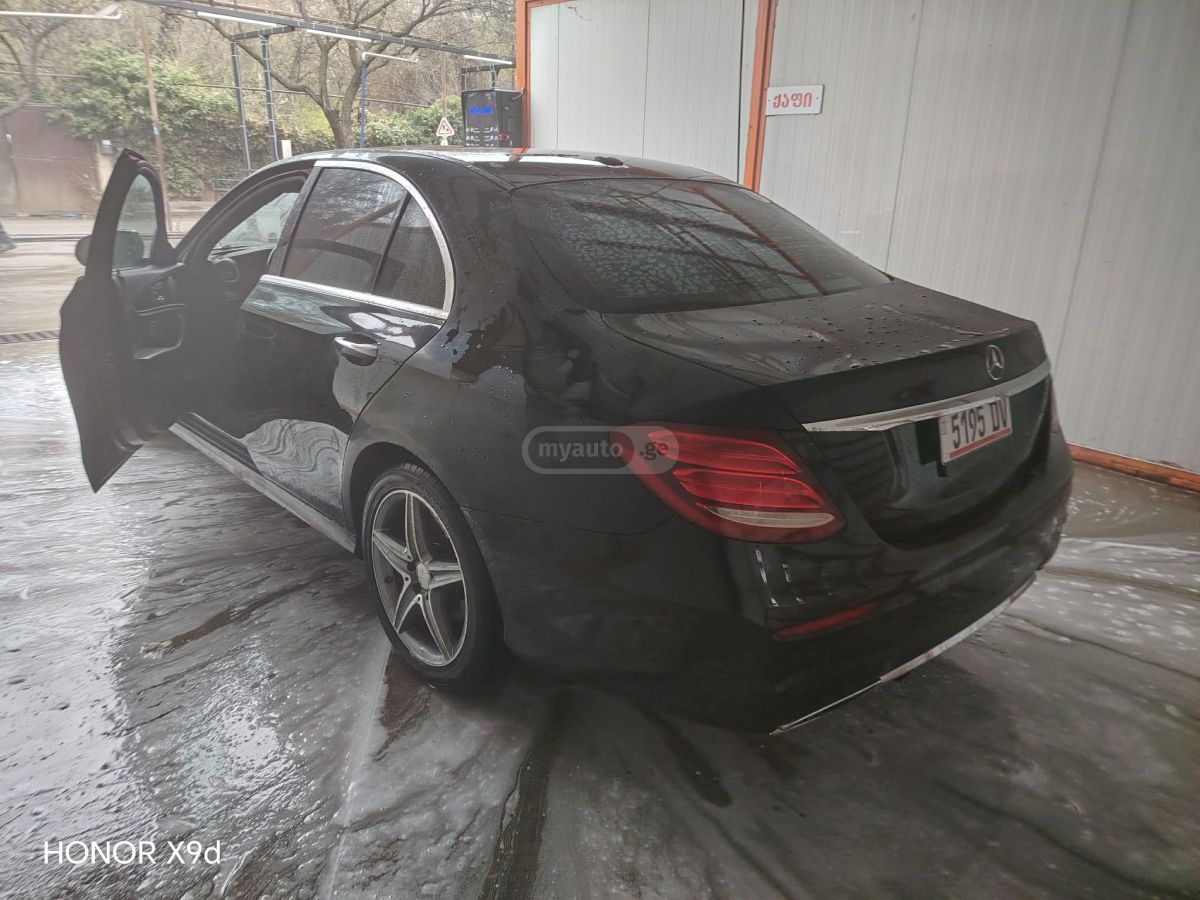 Mercedes-Benz E 300 - фото 6