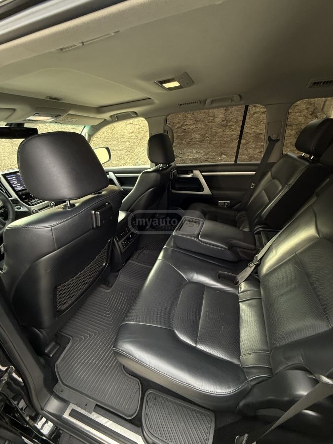 Toyota Luxury 4dr 4x4 Automatic — миниатюра 9