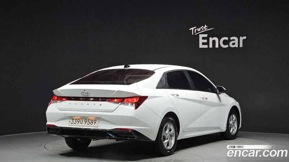 Hyundai Elantra - фото 2