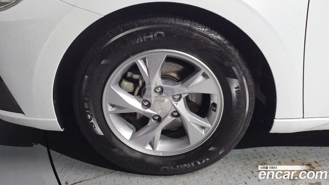 Hyundai Elantra - фото 5