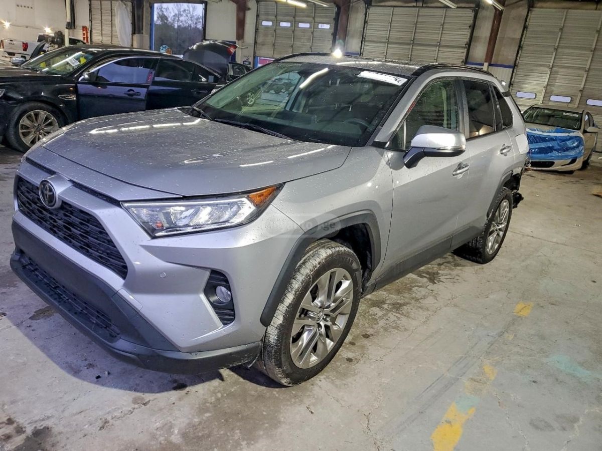 Toyota RAV 4 - фото 1