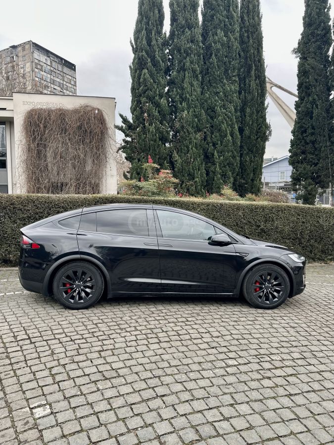 Tesla Model X - фото 1