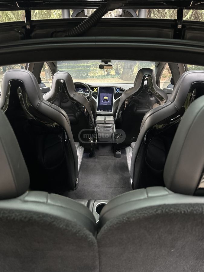 Tesla Model X - фото 11