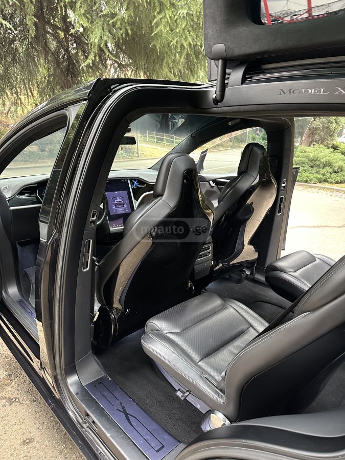Tesla Model X - фото 14