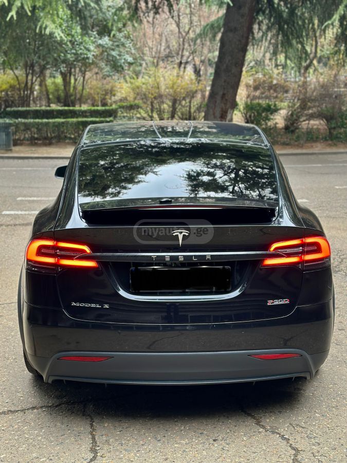 Tesla Model X - фото 7