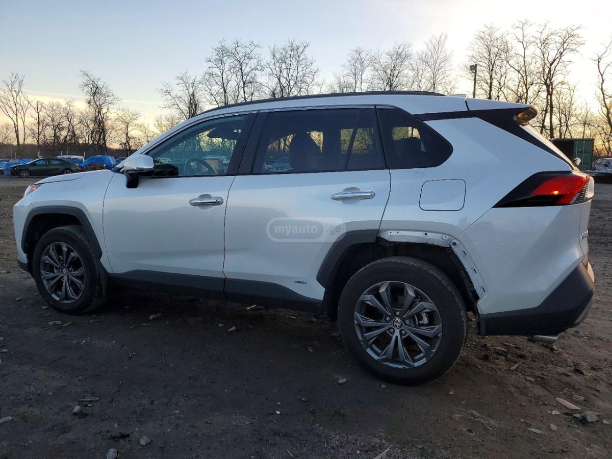 Toyota RAV 4 - фото 2