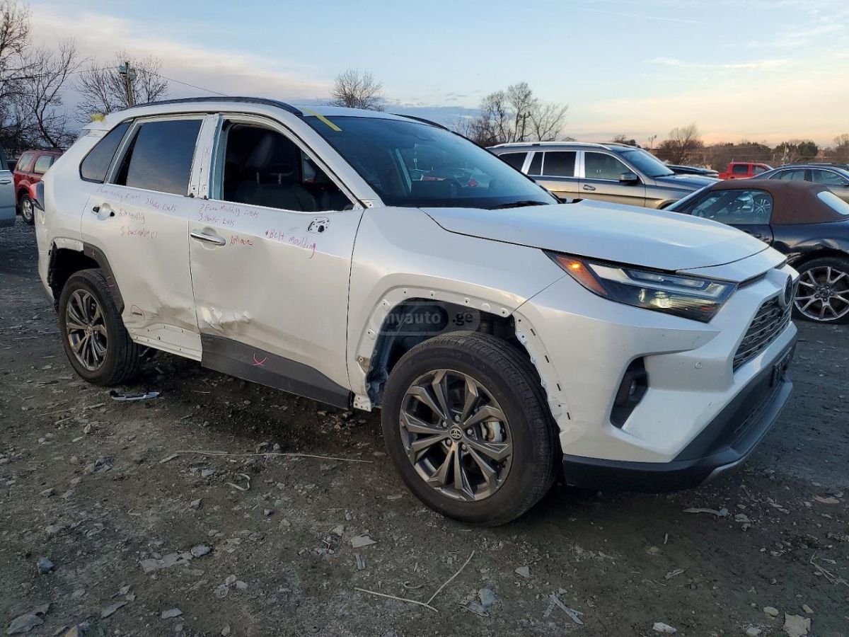 Toyota RAV 4 - фото 4