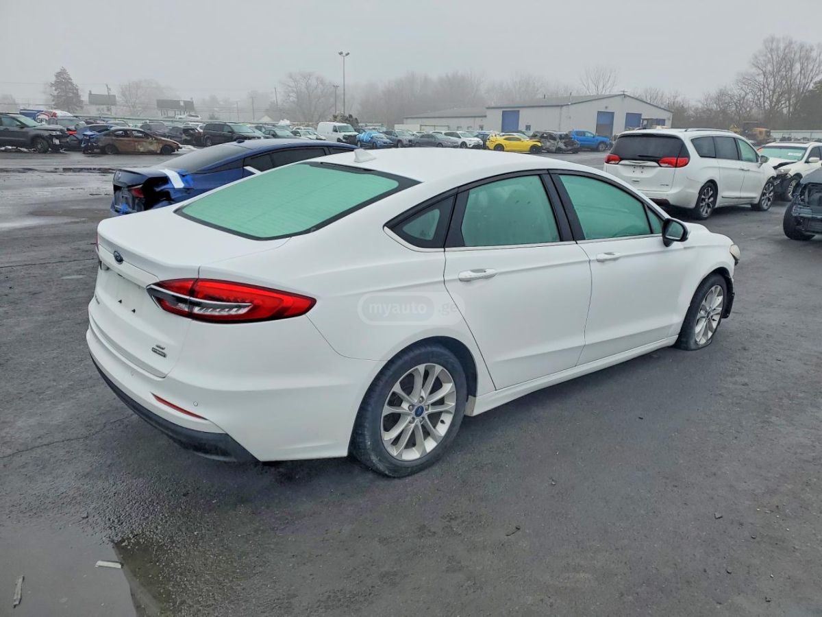 Ford Fusion - фото 3