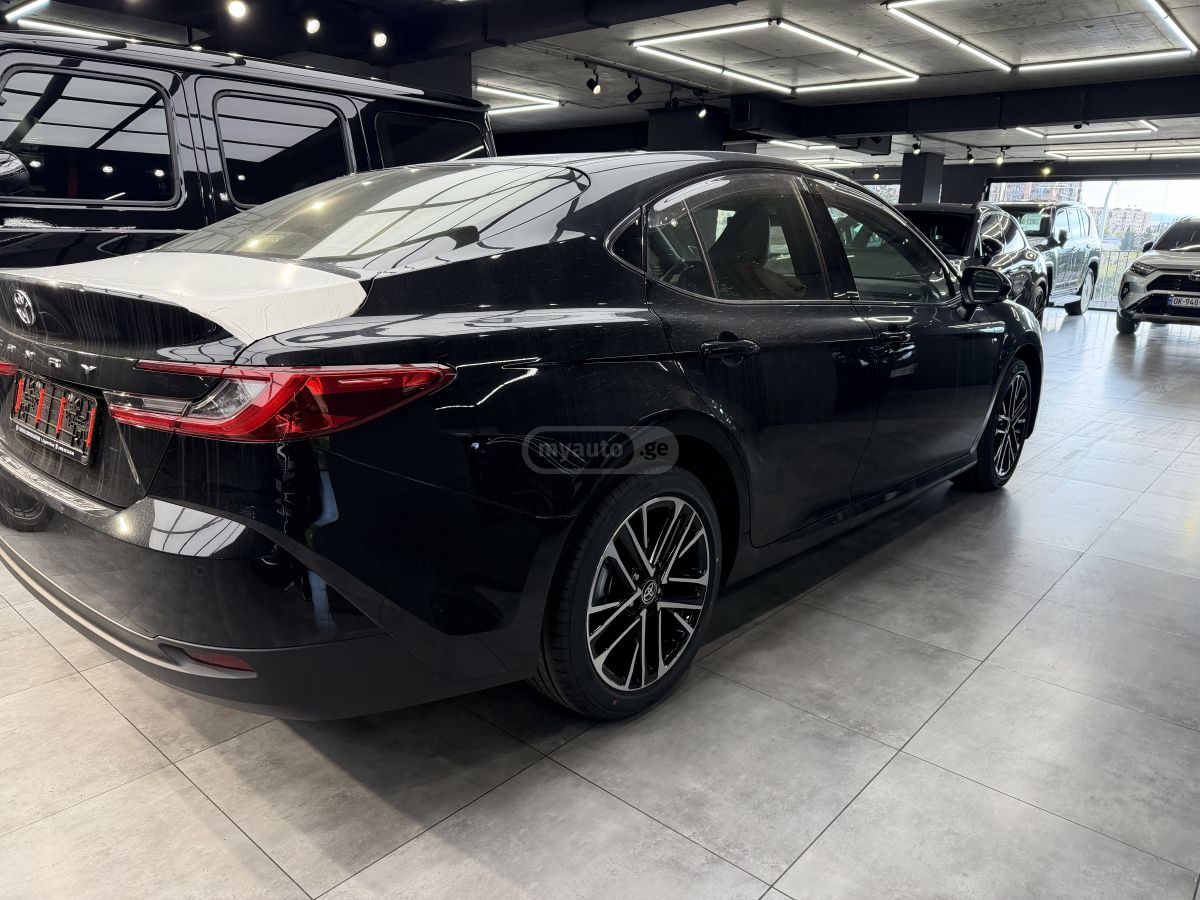 Toyota Camry - фото 3
