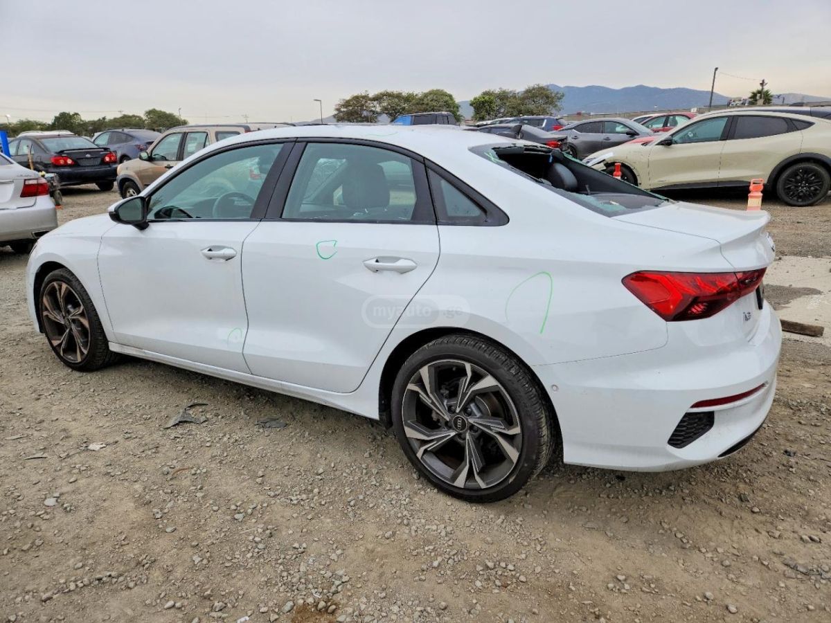 Audi 40 Premium 4dr All-Wheel Drive — миниатюра 4