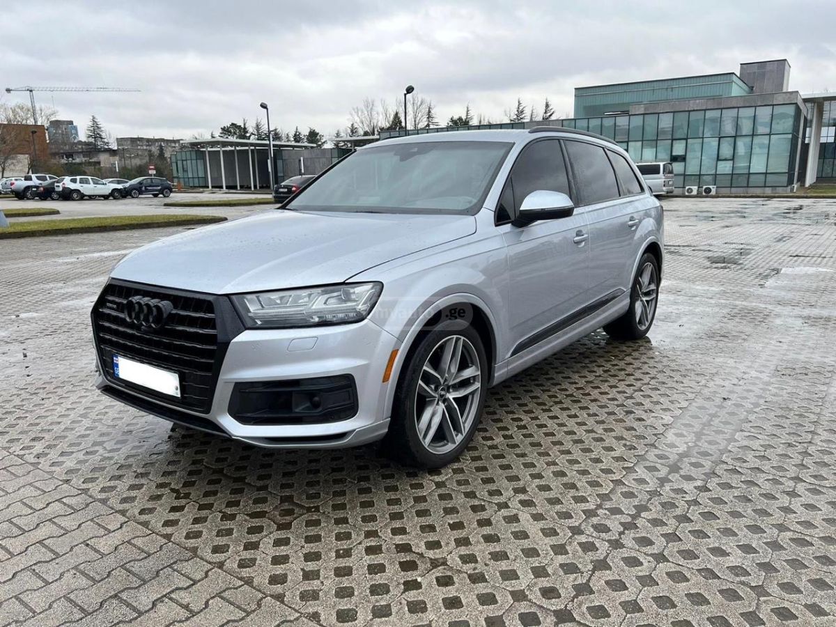 Audi Q7 - фото 1