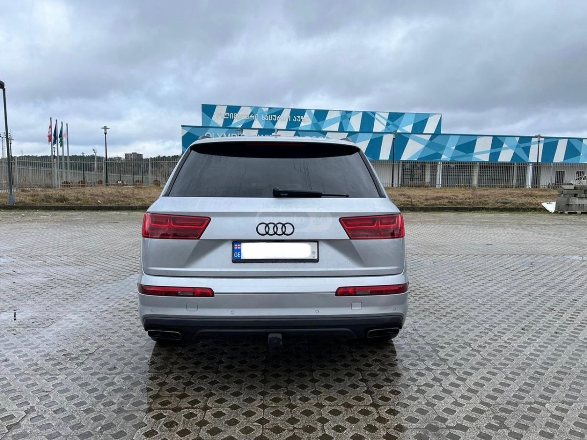 Audi Q7 - фото 4