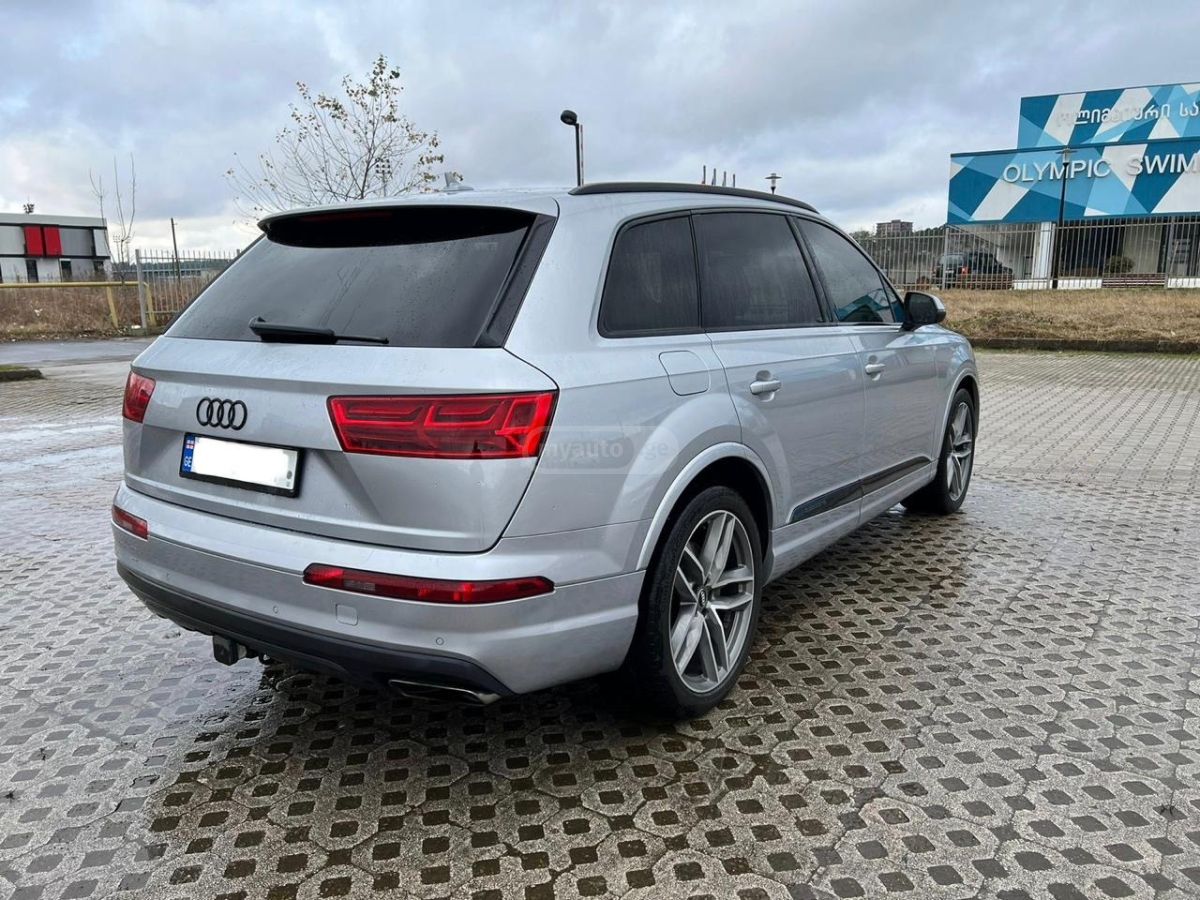 Audi Q7 - фото 5