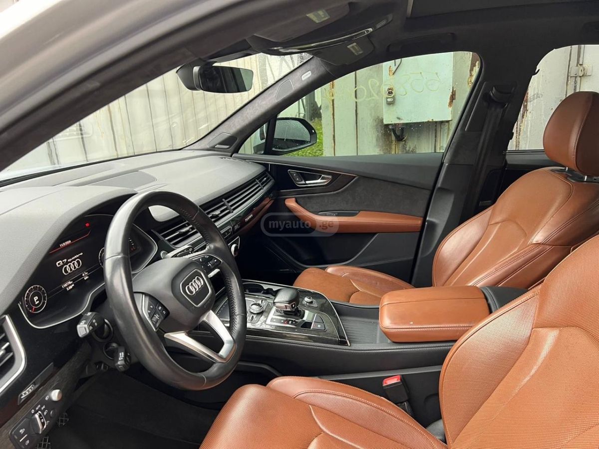 Audi Q7 - фото 7