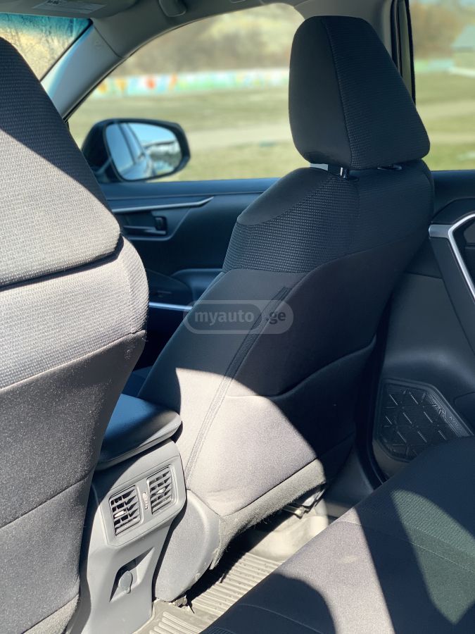 Toyota LE 4dr All-Wheel Drive CVT — миниатюра 13