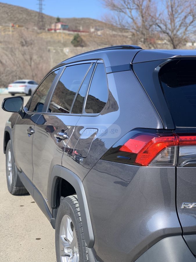 Toyota LE 4dr All-Wheel Drive CVT — миниатюра 4