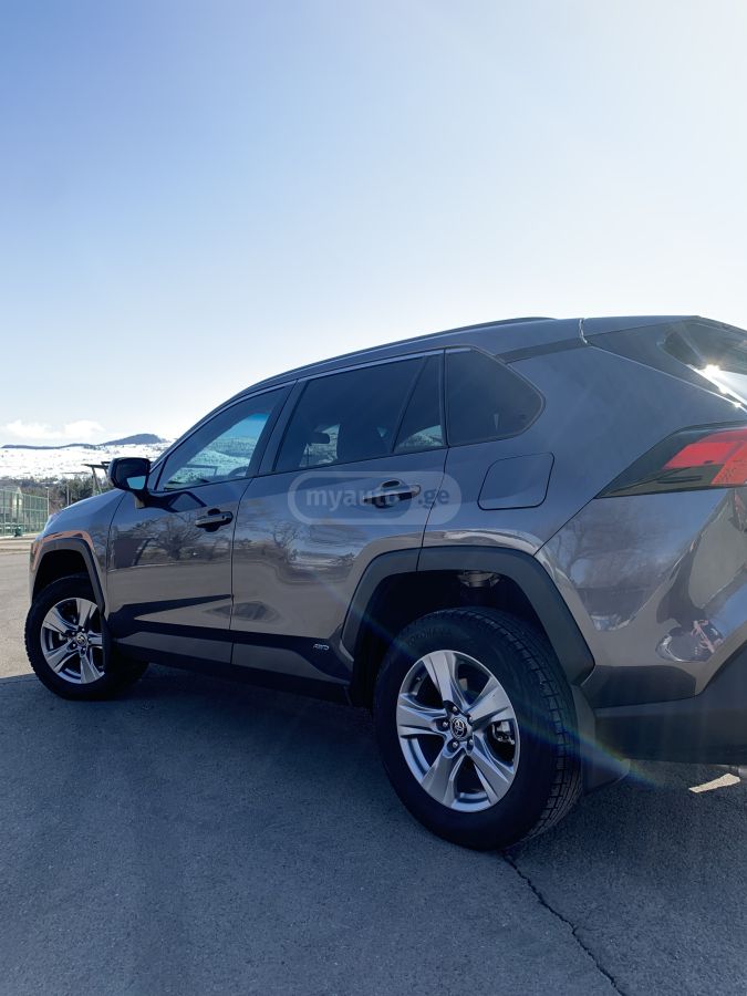 Toyota LE 4dr All-Wheel Drive CVT — миниатюра 5