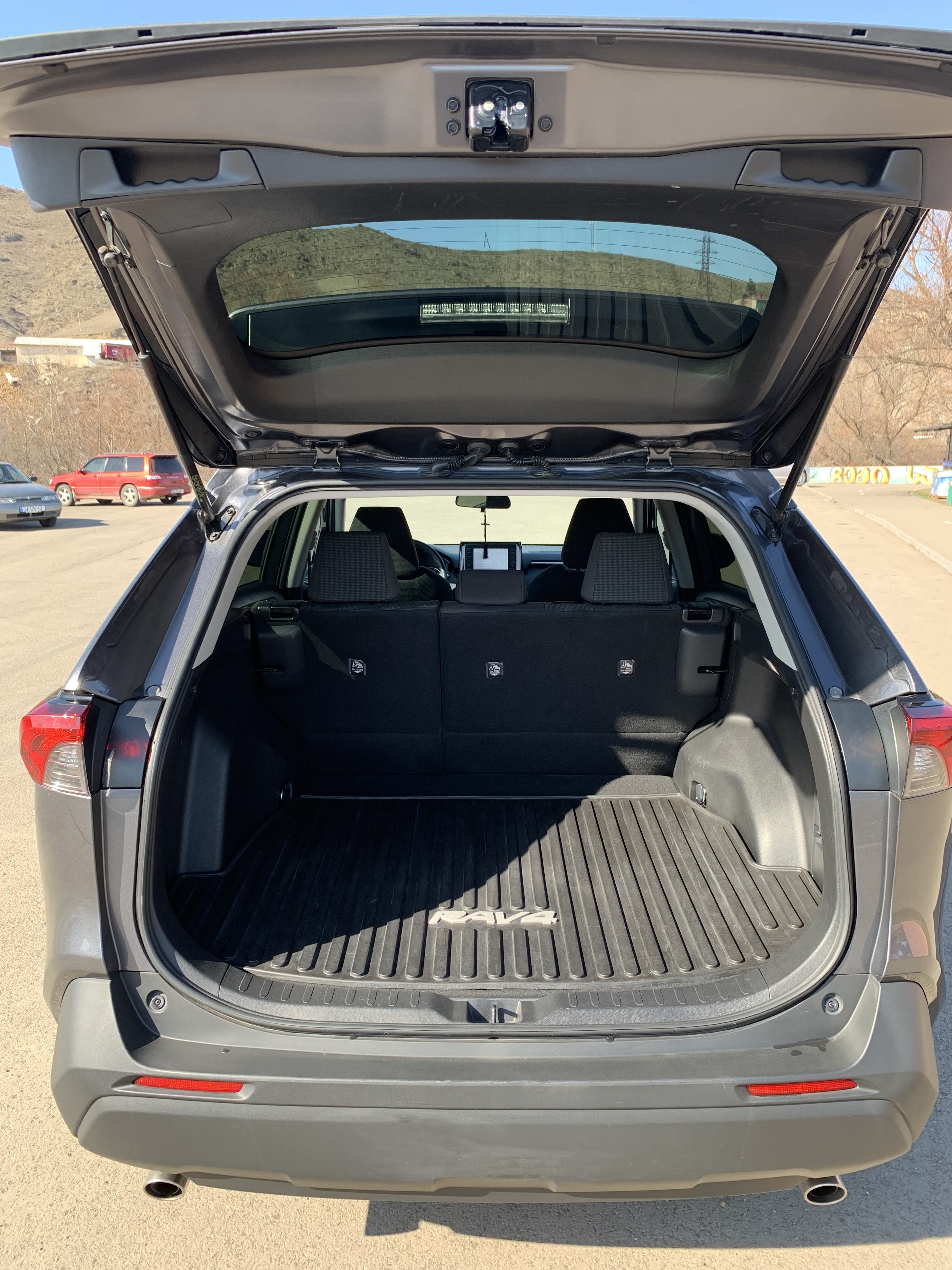 Toyota LE 4dr All-Wheel Drive CVT — миниатюра 8