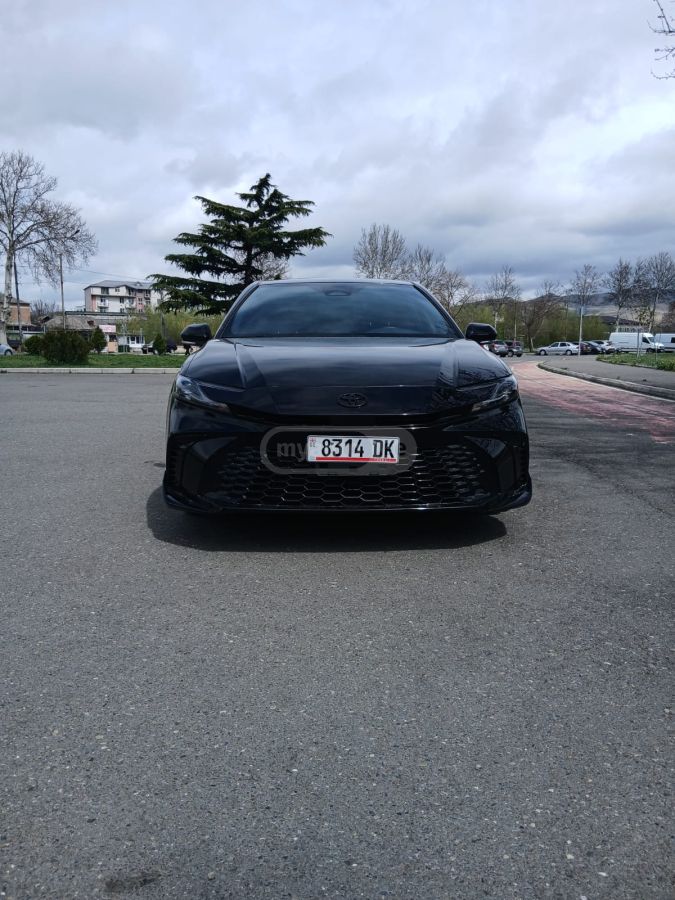 Toyota Camry - фото 1