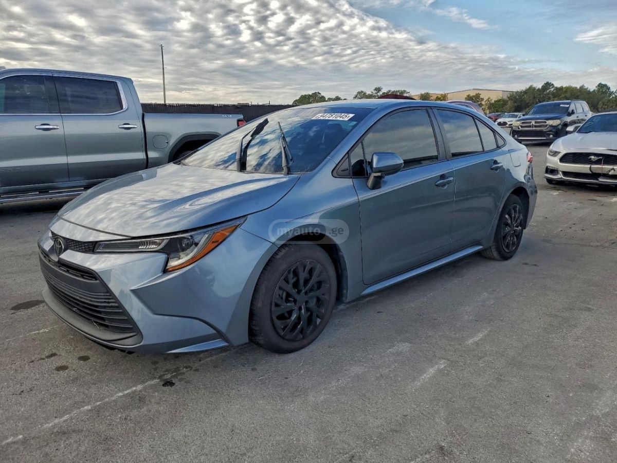 Toyota LE 4dr Sedan CVT — миниатюра 1