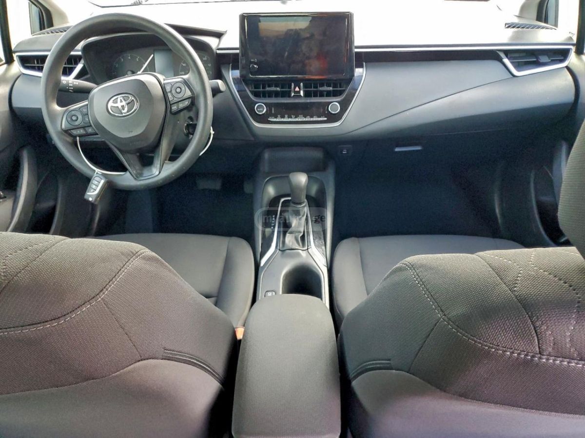 Toyota LE 4dr Sedan CVT — миниатюра 8