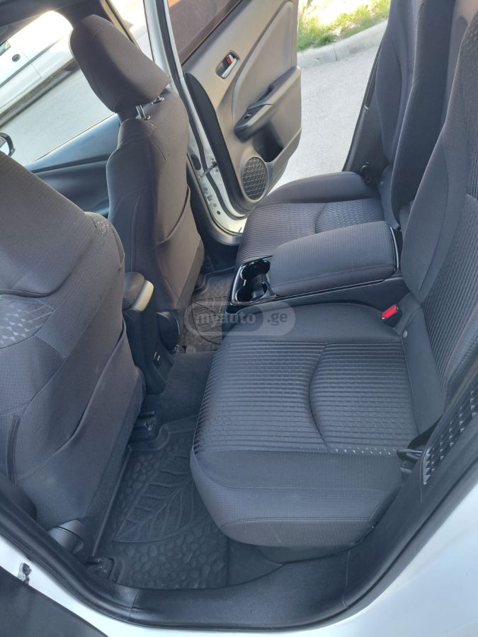 Toyota Prius Prime - фото 10