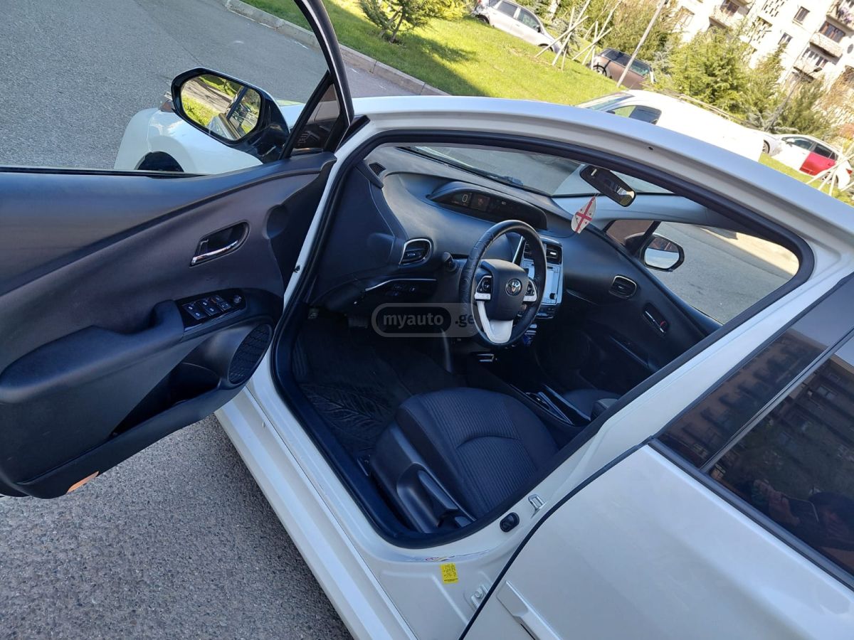 Toyota Prius Prime - фото 11