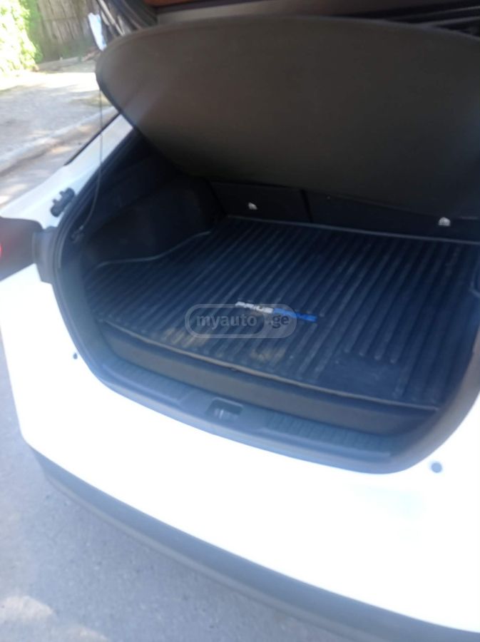 Toyota Prius Prime - фото 12