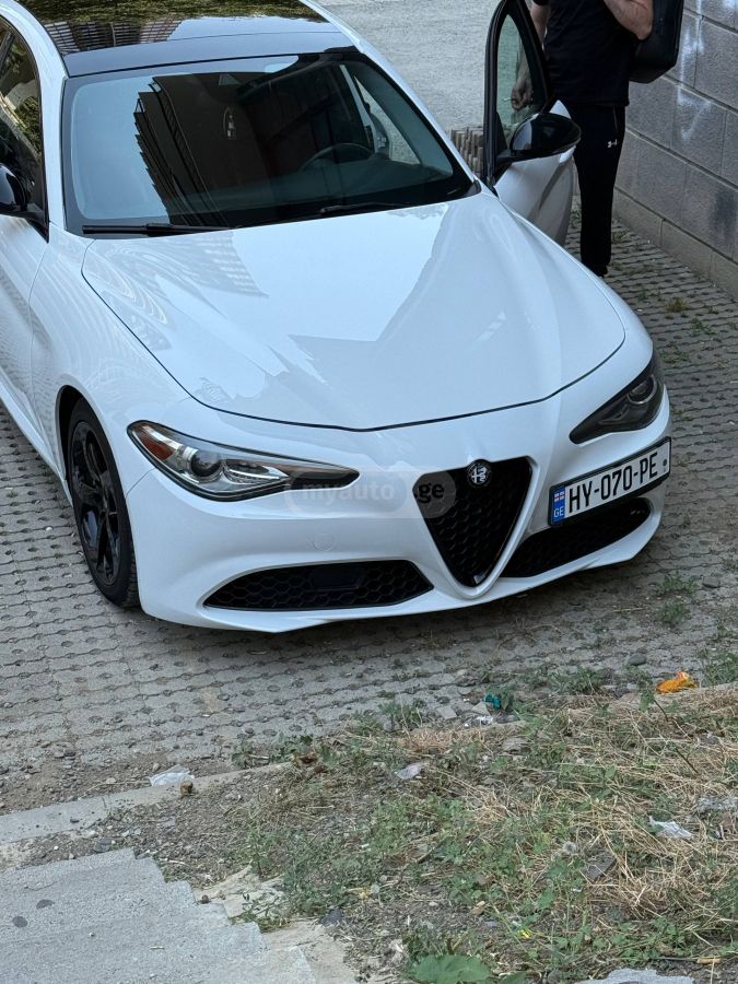 Alfa Romeo Giulia - фото 1