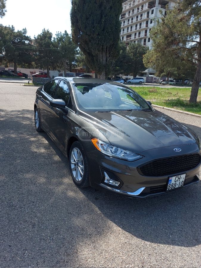 Ford Fusion - фото 1