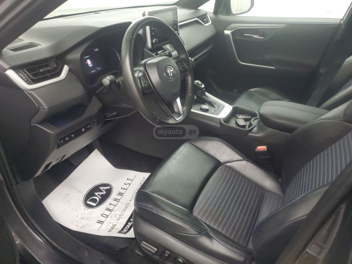 Toyota RAV 4 - фото 6