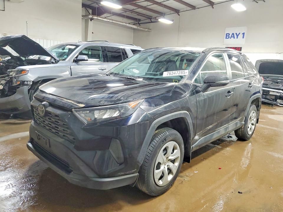 Toyota RAV 4 - фото 1