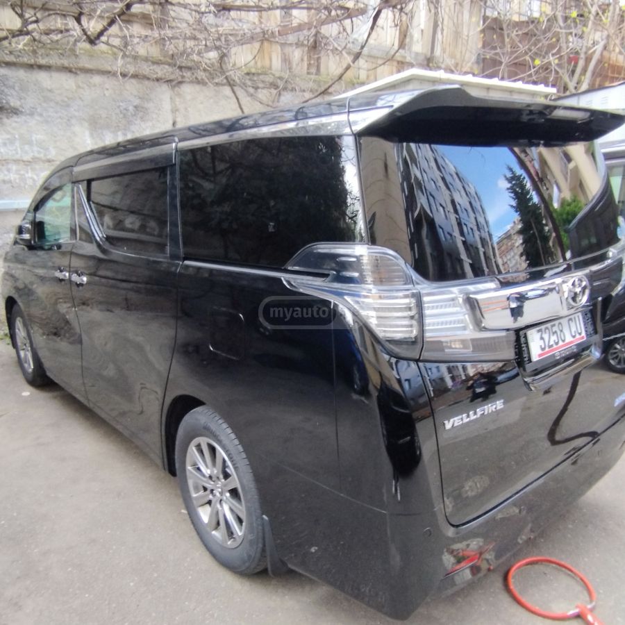 Toyota Alphard - фото 2